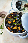 Mussels cooked in a pepper-and-parsley broth (Sicily, Italy)