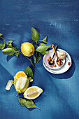 Zitronen, Orange, Mandeln und Nzuddi (sizilianische Mandelkekse)