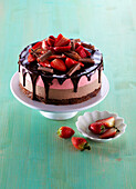 Layered cake with custard and strawberries