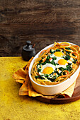 Pasta casserole with spinach and egg