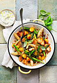 Gnocchi asparagus pan with chicken breast and gnocchi