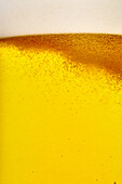 Prickelndes Bier (Ausschnitt, bildfüllend)
