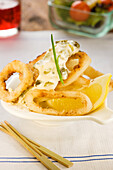 Calamares rebozados con salsa tartara
