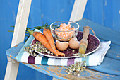 Gänseblümchenmaske mit Eiweiß und Karotten