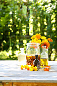 Ringelblumen-Johanniskraut-Öl (bei schmerzenden Narben, Brandwunden und Sonnenbrand)