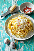 Spaghetti with garlic, chili and grated cheese (vegetarian)