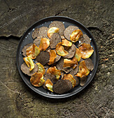 Potato crisps with truffles