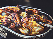 Chicken Wings im Drehspieß-Grillkorb grillen