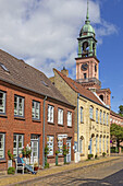 Gemeindehaus und Reformierte Kirche, Prinzenstraße, 'Klein Amsterdam des Nordens', Friedrichstadt, Nordfriesland, Schleswig-Holstein, Deutschland