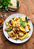 Tortellini with chanterelles and parmesan cheese