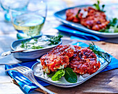 Griechische Tomatenpuffer mit Tzatziki