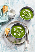 Creamy spinach soup with dill