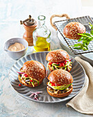 Burgers with grilled vegetables