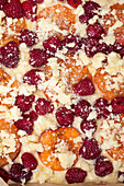 Yeast cake with apricot, raspberries and crumble