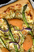 Asparagus pizza with roe