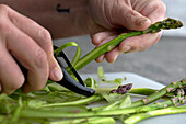 Peeling green asparagus