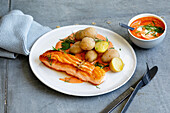 Salmon with potatoes and pepper quark