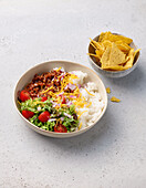 Taco Rice Bowl mit Cheddar und Hackfleisch