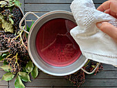 Elderberries as textile dye