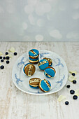 Blueberry chocolate macarons