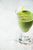 Green vegetable smoothie with chilli