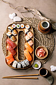 Sushi-Platte mit verschiedenen Sushi (Japan)