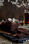 Schokoladenkuchen mit Kaffee und Brandy
