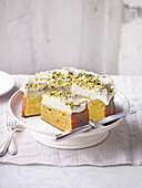 Peach-pistachio cake with white chocolate