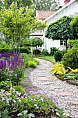 Curved garden path with gravel and slate