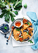 Pancakes with figs, honey and blueberries