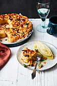 Pizzaschnecken mit Bohnen-Füllung und geschmortem Chicorée