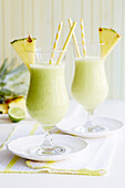 Pineapple lime smoothie (tropical punch)