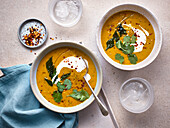 Duftende Karotten-Kokos-Suppe mit Linsen