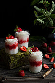 Tapioka-Dessert mit Erdbeeren