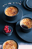 Creme brulee with currants