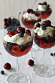 Red fruit jelly with cream cheese cream