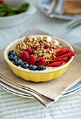 Crispy muesli with berries and yogurt