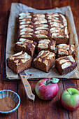 Karotten-Apfel-Kuchen mit Zimt