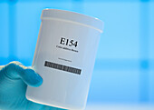 Container of the food additive E154
