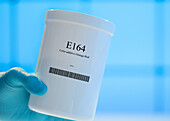 Container of the food additive E164