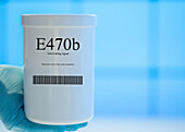 Container of the food additive E470b