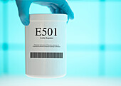 Container of the food additive E501