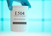 Container of the food additive E504