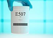 Container of the food additive E507