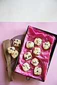 Almond and cranberry cookies