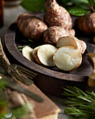 Jerusalem artichokes, whole and sliced