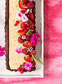 Tahin-cocoa tart with red berries