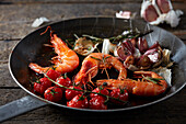 Pan-fried prawns with cherry tomatoes and garlic