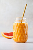 A persimmon and carrots smoothie