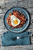 Baked beans with bacon and fried egg